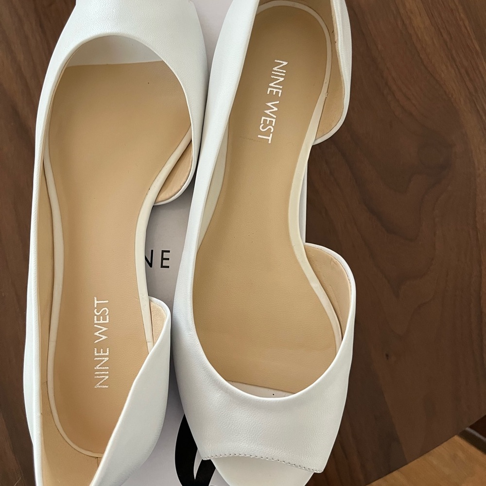 NIB Nina white leather d’orsay flats.